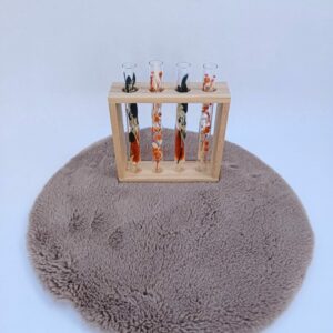 Support bois avec ses petites fioles décorées