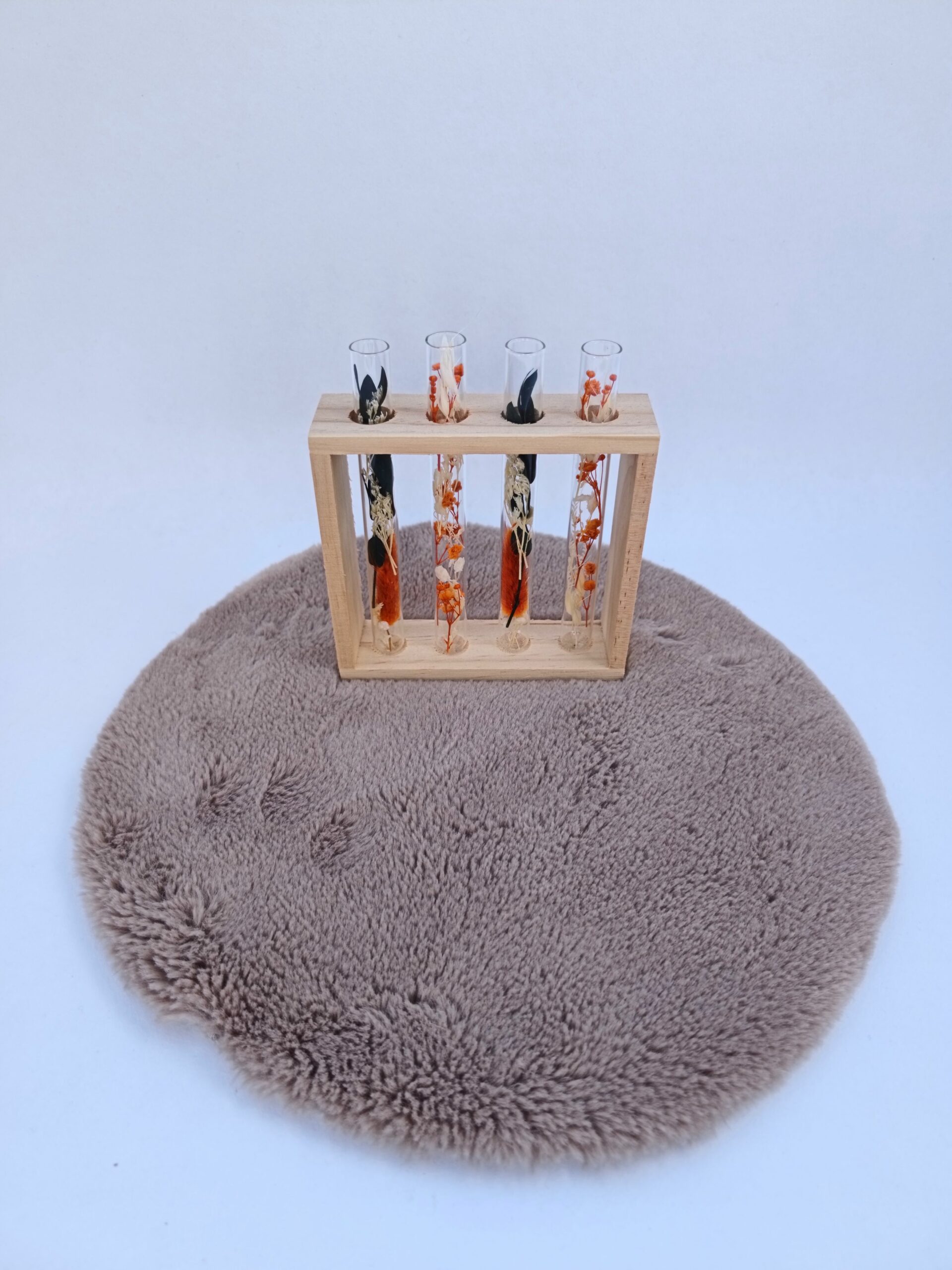 Support bois avec ses petites fioles décorées