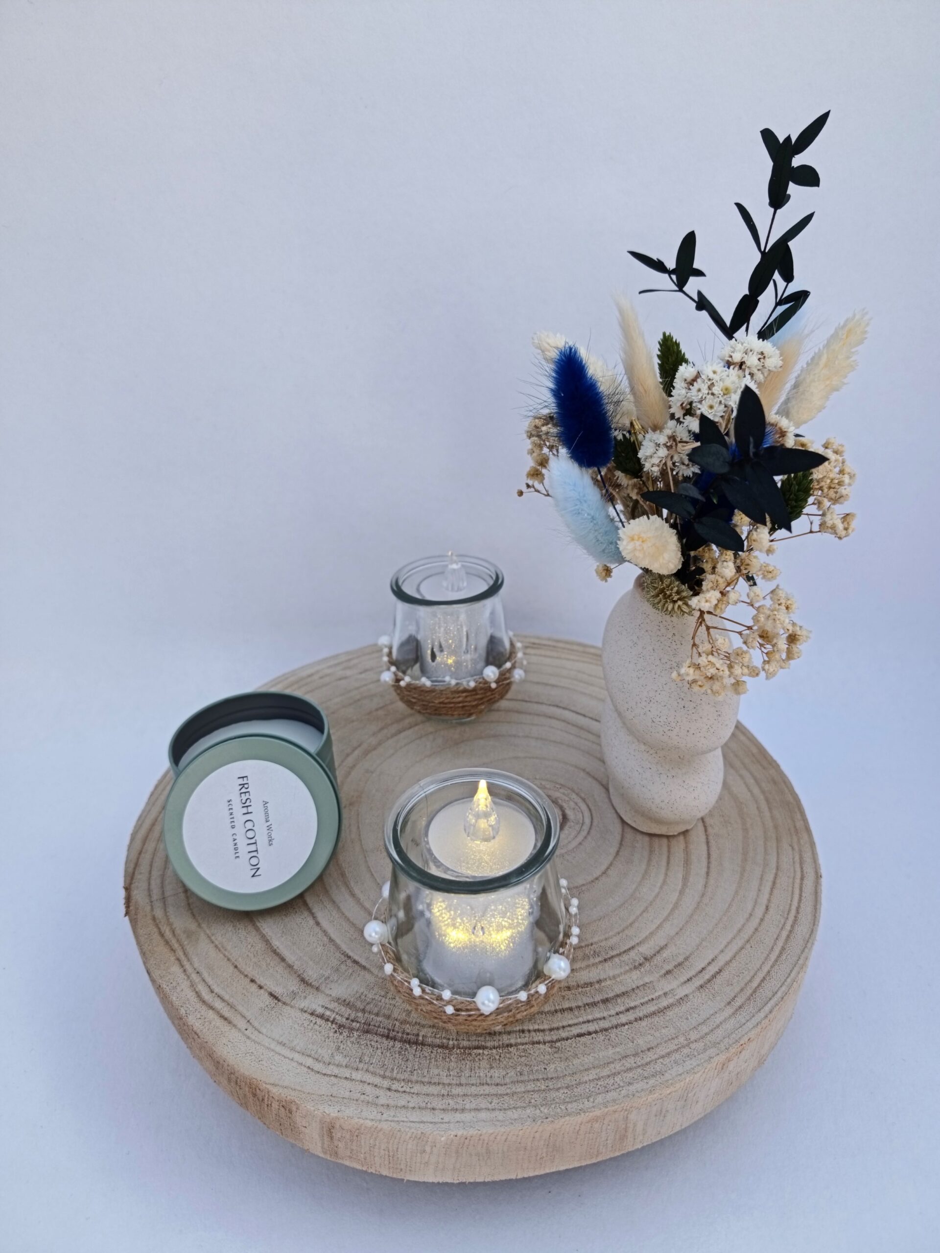 Beau centre de table avec son plateau en bois brut et ses bougeoir et petit vase. – Image 3
