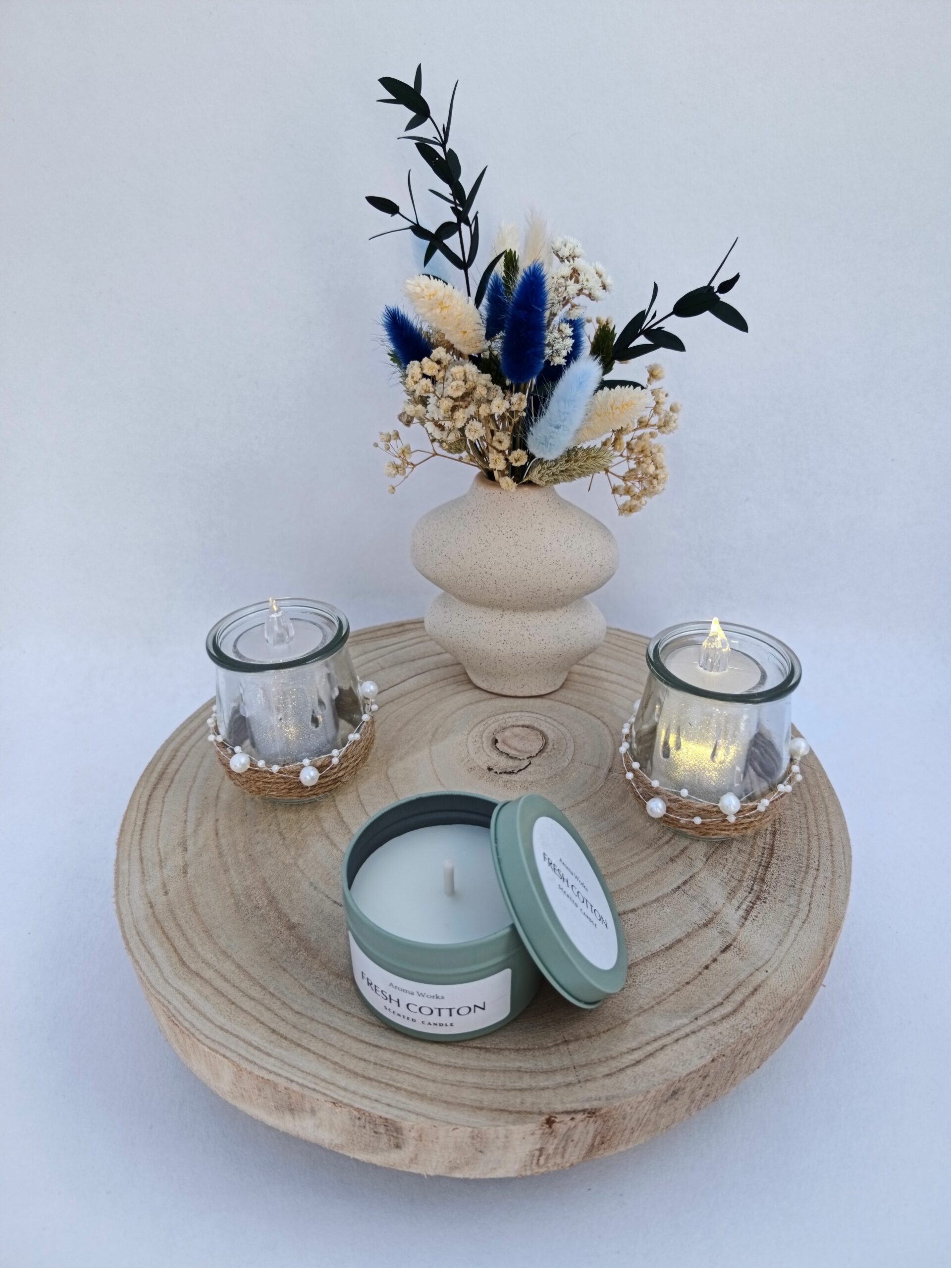 Beau centre de table avec son plateau en bois brut et ses bougeoir et petit vase. – Image 2