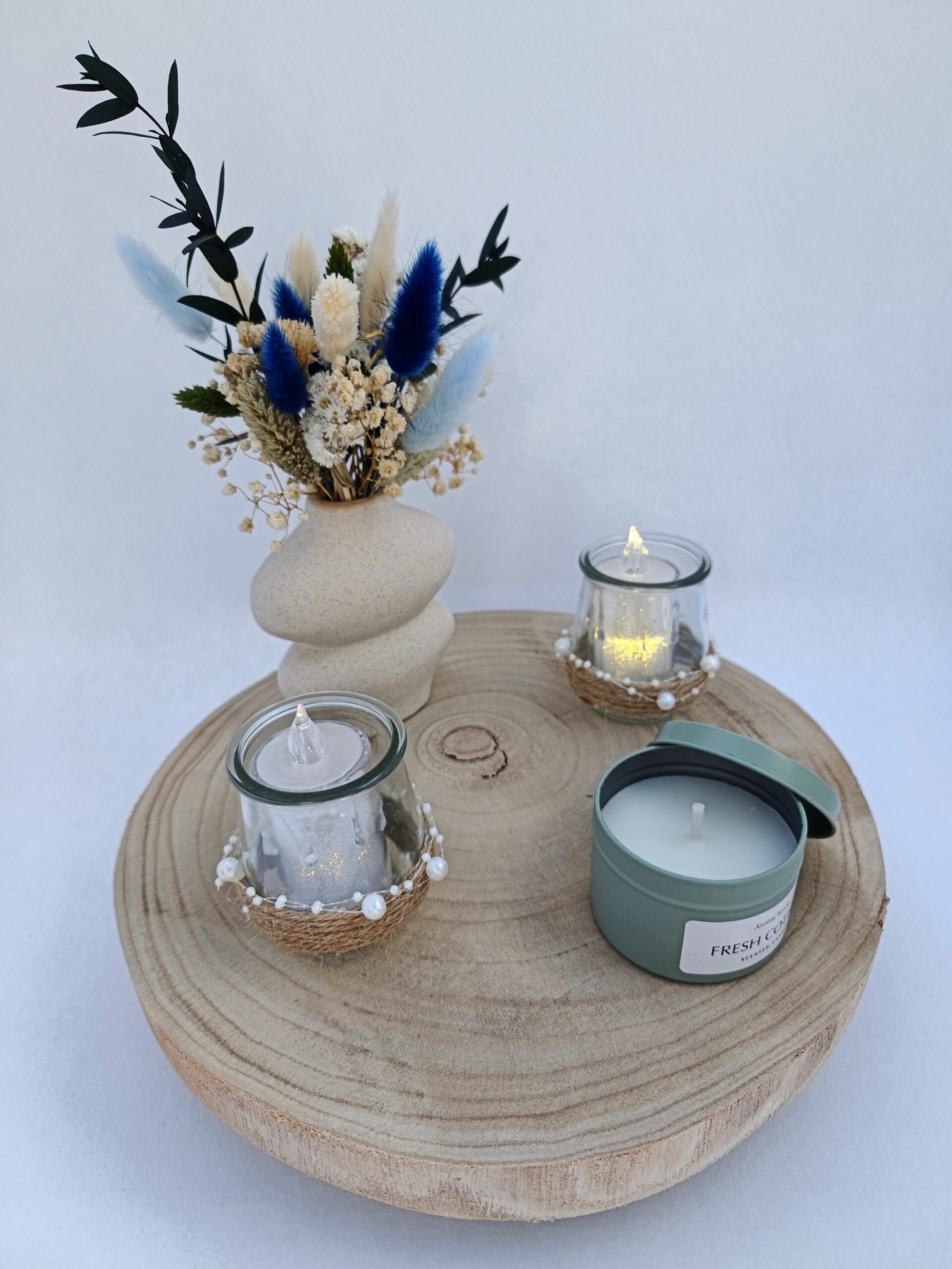 Beau centre de table avec son plateau en bois brut et ses bougeoir et petit vase. – Image 4