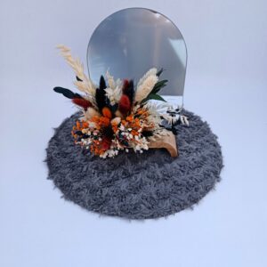 Beau miroir sur pied décoratif composé de fleurs séchées